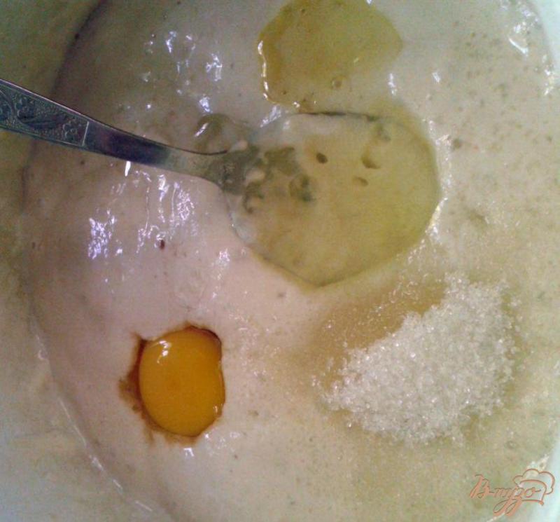 Фото приготовление рецепта: Пирожи жареные с яйцом и зеленым луком шаг №1