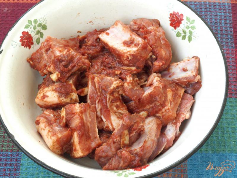 Фото приготовление рецепта: Свиные рёбрышки в духовке шаг №3