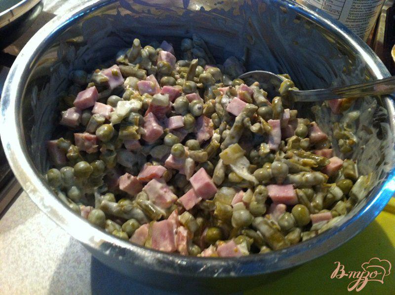 Фото приготовление рецепта: Салат овощной с ветчиной «Зелёный» шаг №8