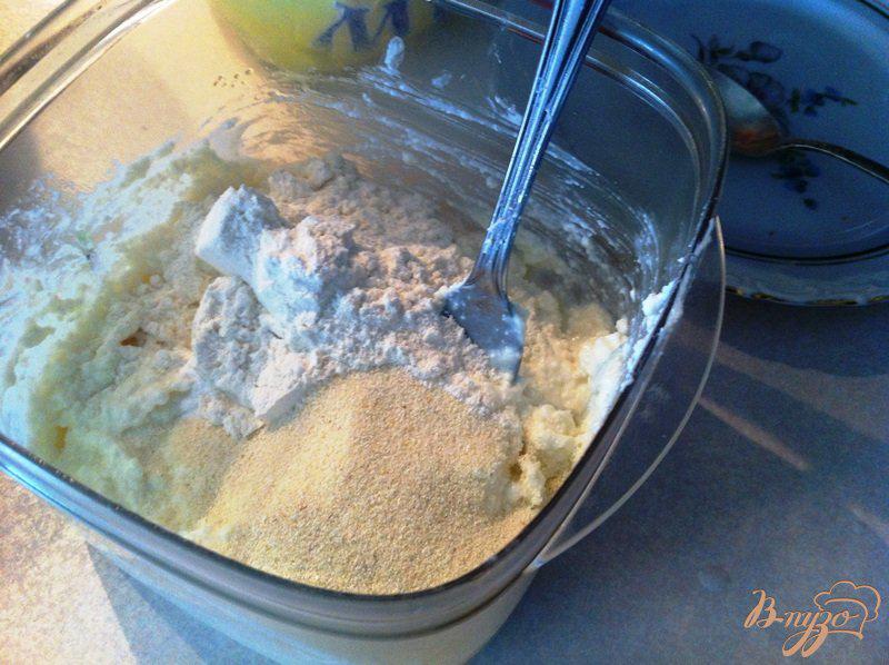 Фото приготовление рецепта: Сырники в молоке из духовки для деток шаг №3
