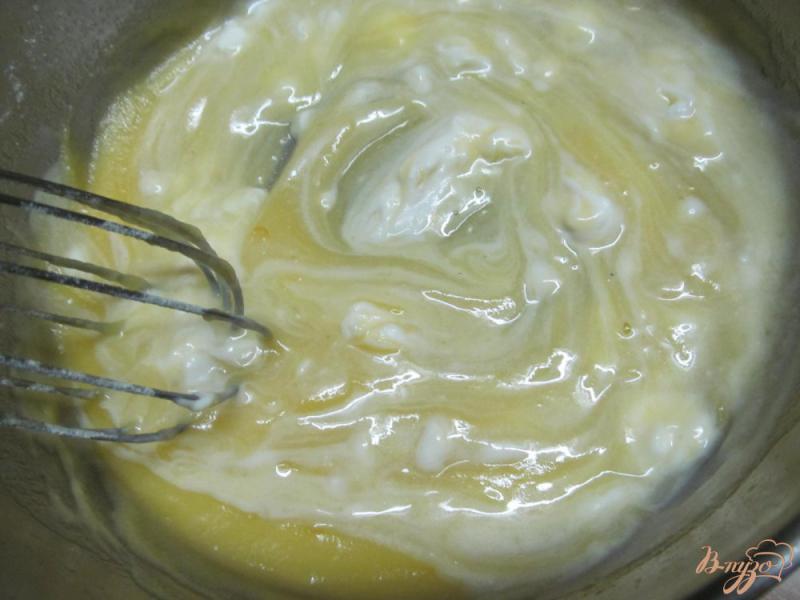 Фото приготовление рецепта: Фруктовый салат под мандариновым кремом шаг №4