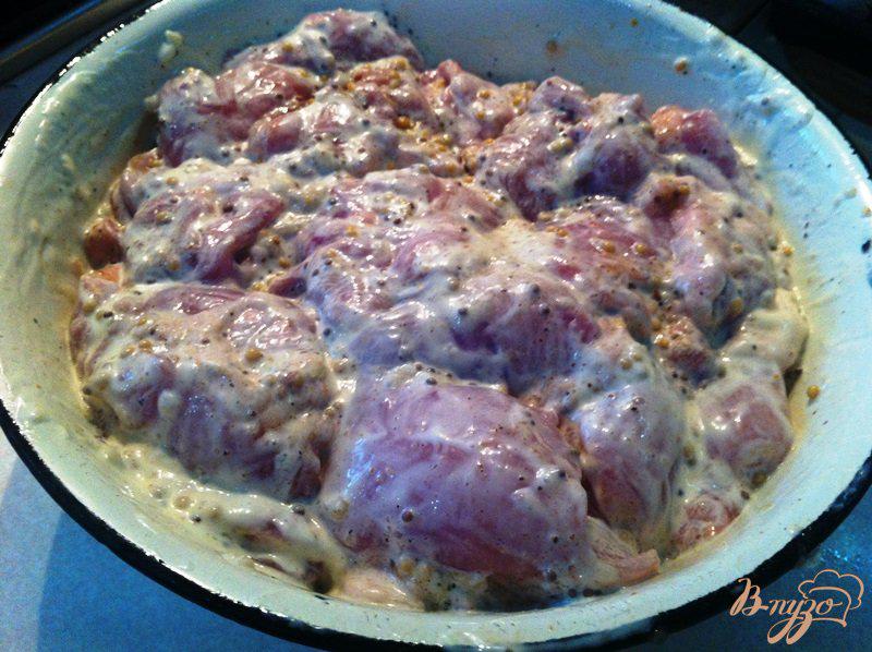 Фото приготовление рецепта: Куриные бедрышки запеченные в духовке шаг №4