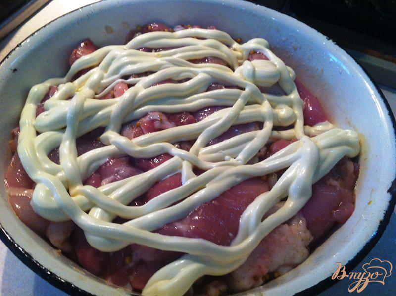 Фото приготовление рецепта: Куриные бедрышки запеченные в духовке шаг №3