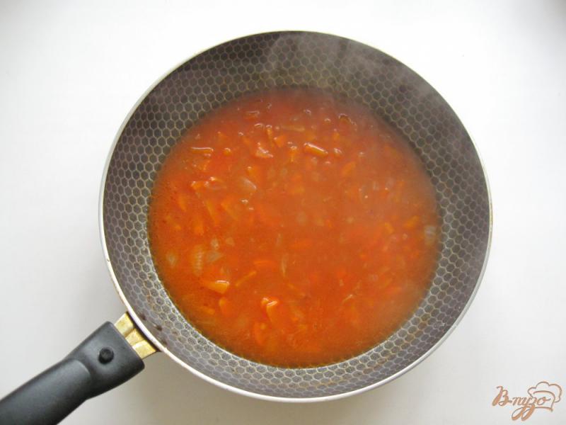 Фото приготовление рецепта: Куриные тефтели в томатном соусе шаг №6