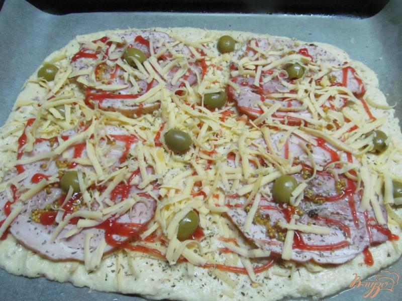 Фото приготовление рецепта: Пицца на тесте из картофеля с сыром шаг №5