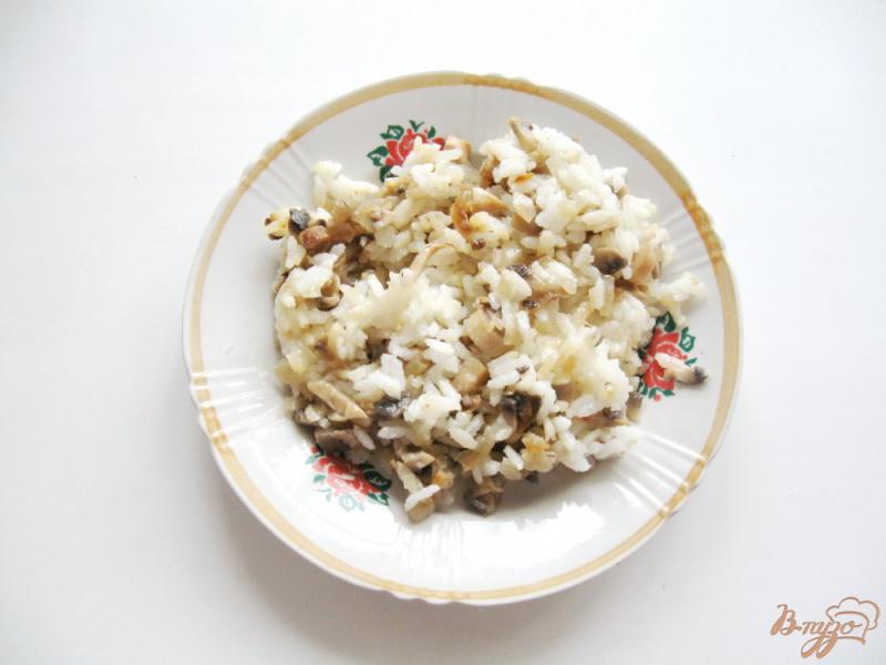 Фото приготовление рецепта: Котлеты с грибами и рисом в соусе шаг №1