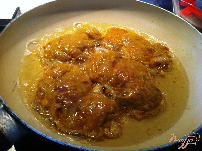 Фото приготовление рецепта: Куриное филе бедра в яичной панироовке шаг №6