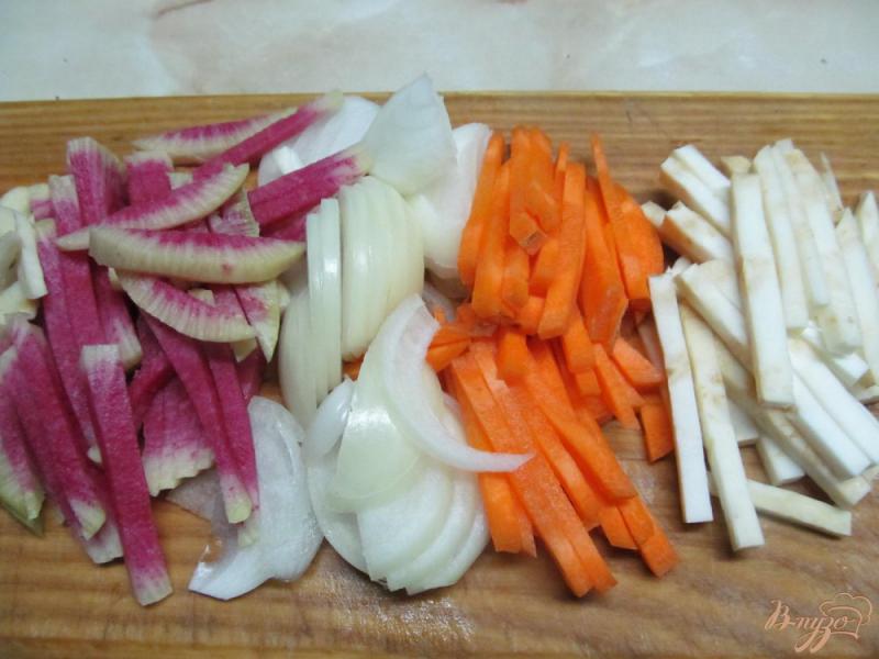 Фото приготовление рецепта: Тушенная говядина с овощами шаг №3