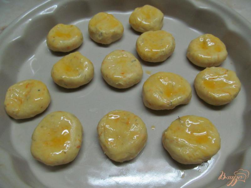 Фото приготовление рецепта: Соленое пряное печенье шаг №6