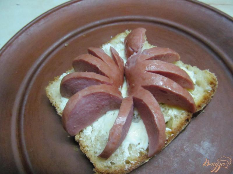 Фото приготовление рецепта: Бутерброд с сарделькой шаг №3