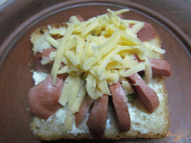 Фото приготовление рецепта: Бутерброд с сарделькой шаг №5