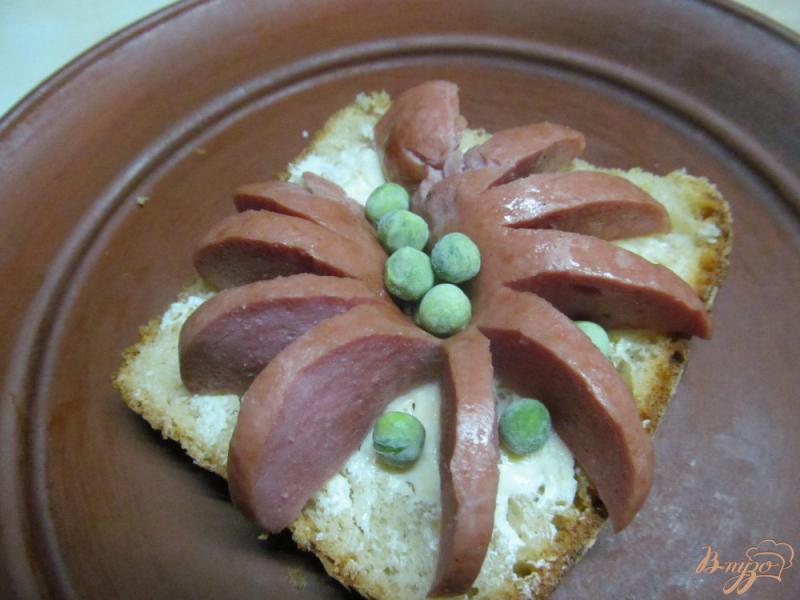 Фото приготовление рецепта: Бутерброд с сарделькой шаг №4