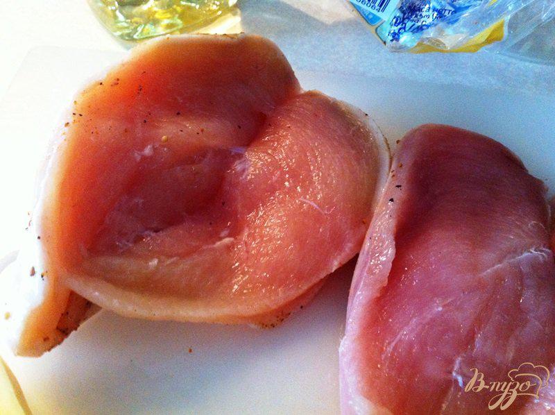 Фото приготовление рецепта: Куриное филе с итальянским вкусом шаг №3
