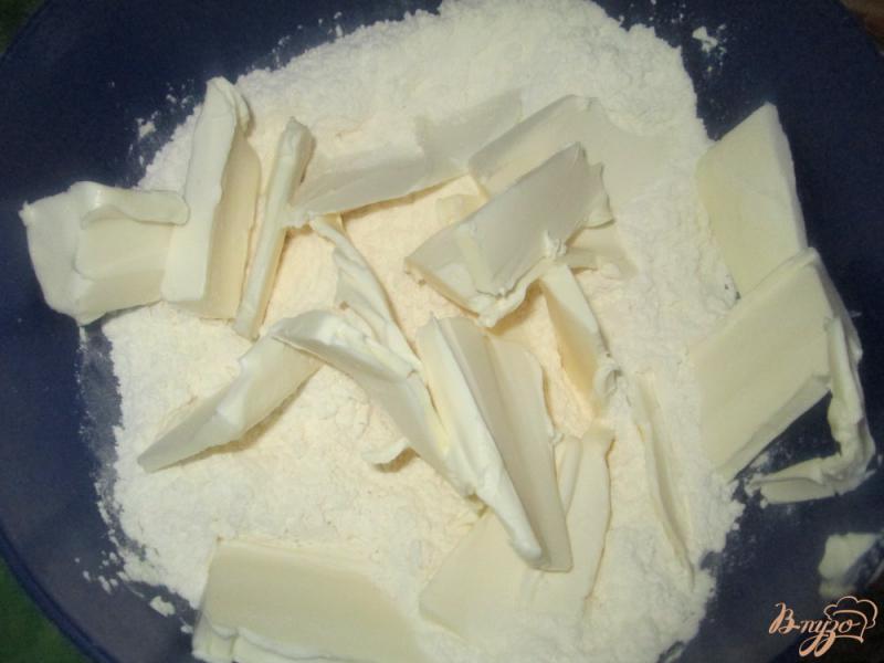 Фото приготовление рецепта: Пирог улитка с вишней шаг №2