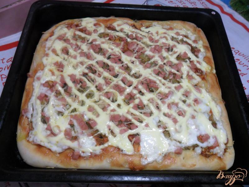 Фото приготовление рецепта: Пицца с огурцами шаг №10