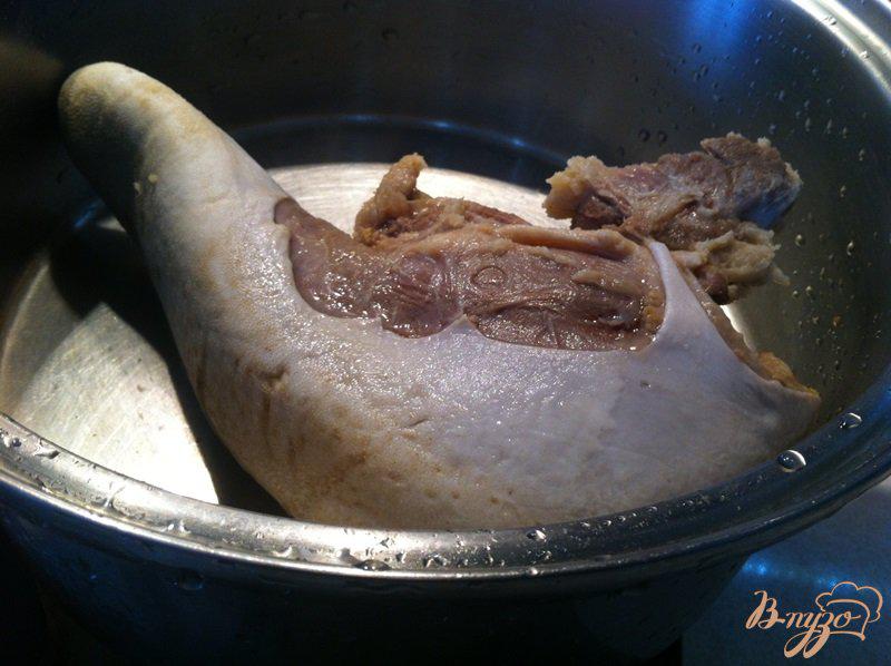 Фото приготовление рецепта: Нарезака из говяжьего языка шаг №2