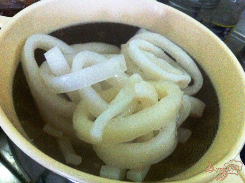 Фото приготовление рецепта: Кольца кальмара в кляре шаг №1