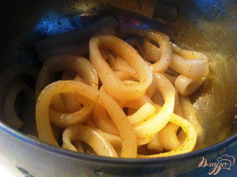 Фото приготовление рецепта: Кольца кальмара в кляре шаг №2