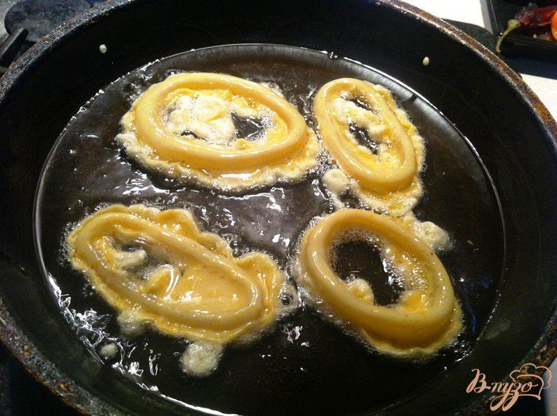 Фото приготовление рецепта: Кольца кальмара в кляре шаг №5