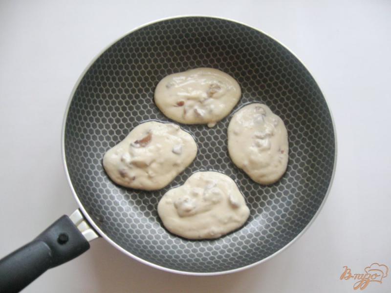 Фото приготовление рецепта: Оладьи с грибами закусочные шаг №5