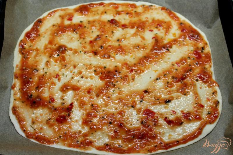 Фото приготовление рецепта: Пицца с бужениной и болгарским перцем шаг №2