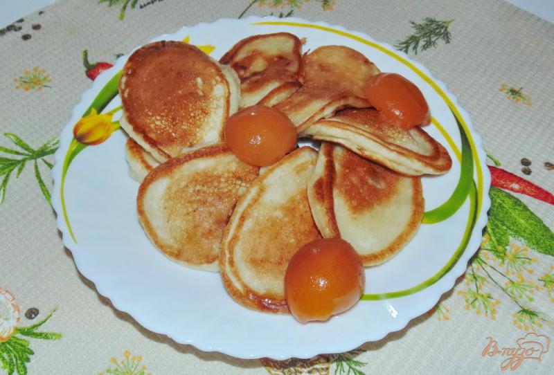 Фото приготовление рецепта: Оладьи с абрикосами шаг №6