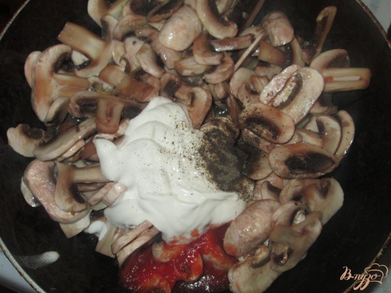 Фото приготовление рецепта: Тушеная картошка с грибами шаг №2