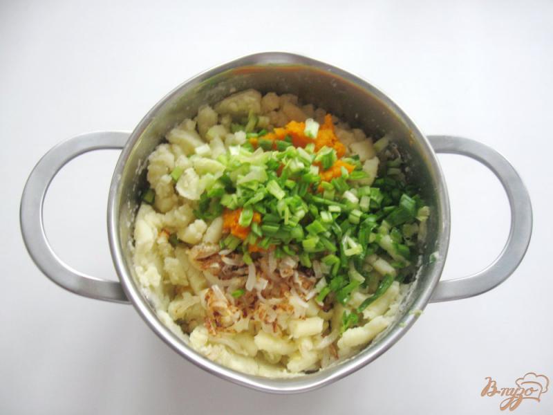Фото приготовление рецепта: Вареники с картофелем, тыквой и зеленым луком шаг №6