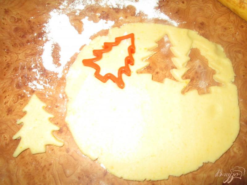 Фото приготовление рецепта: Печенье на сметане  «елочка» шаг №5