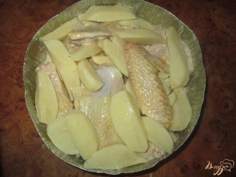 Фото приготовление рецепта: Курица в горчичном маринаде с картофелем шаг №3