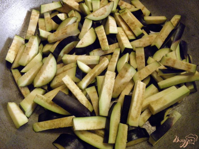Фото приготовление рецепта: Салат с жареными синенькими шаг №3