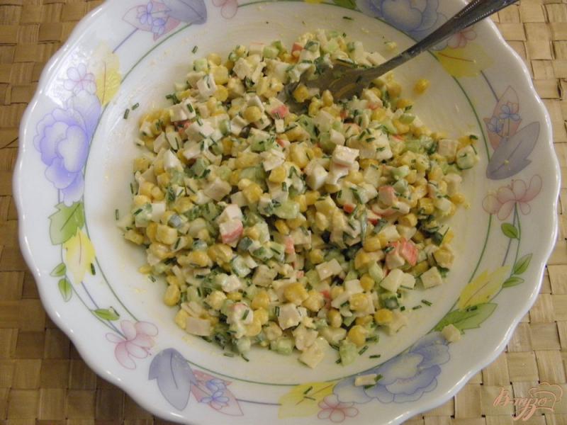 Фото приготовление рецепта: Самый вкусный крабовый салат шаг №5