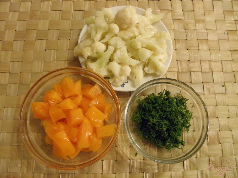 Фото приготовление рецепта: Суп овощной с горошком и цветной капустой шаг №5