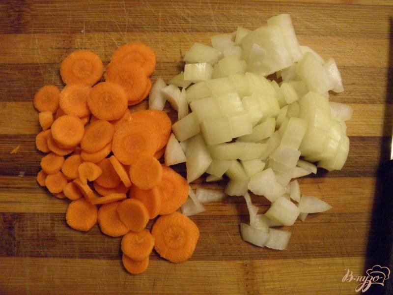 Фото приготовление рецепта: Суп овощной с горошком и цветной капустой шаг №3
