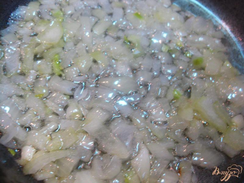 Фото приготовление рецепта: Тефтели из свинины и говядины в томатной заливке с овощами шаг №6