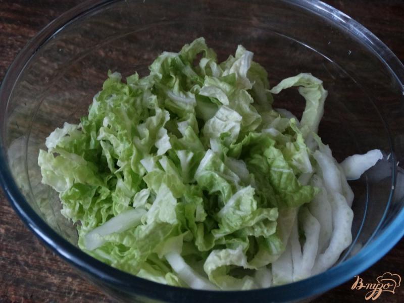 Фото приготовление рецепта: Салат с кукурузой и редисом шаг №1