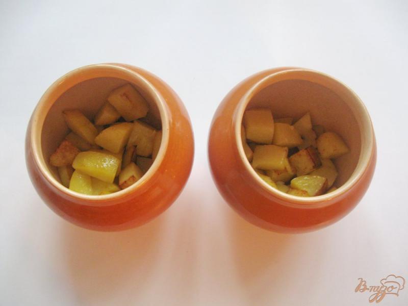 Фото приготовление рецепта: Картофель с тыквой и грибами в горшочке шаг №5