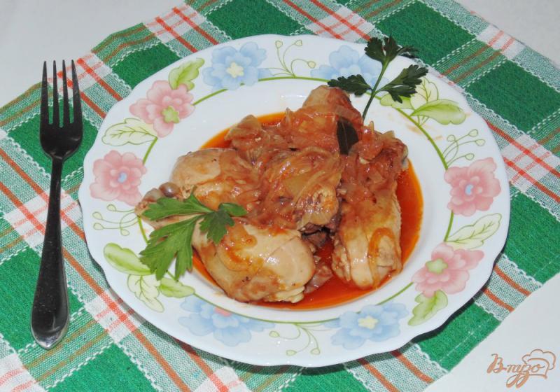 Фото приготовление рецепта: Куриные голени в томатном соусе шаг №6