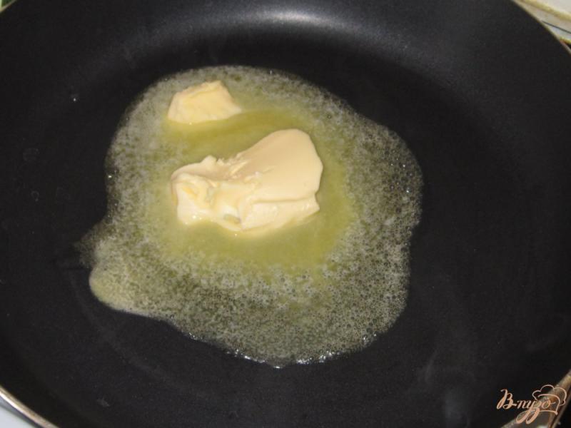 Фото приготовление рецепта: Грибы тушеные  в сметане с чесноком шаг №3