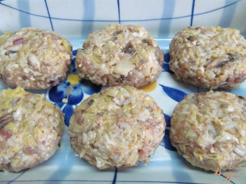 Фото приготовление рецепта: Ленивые голубцы с грибами и говядиной шаг №5