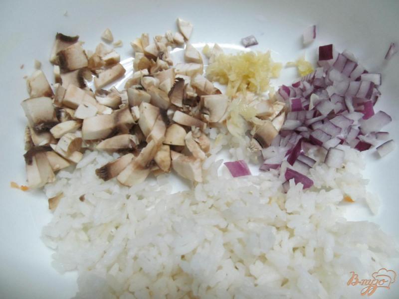 Фото приготовление рецепта: Ленивые голубцы с грибами и говядиной шаг №1