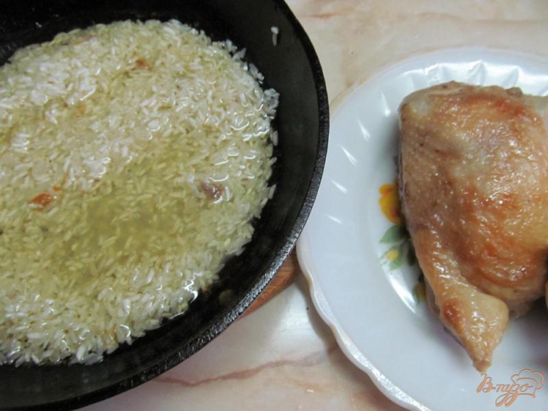 Фото приготовление рецепта: Курица тушенная в рисе шаг №2