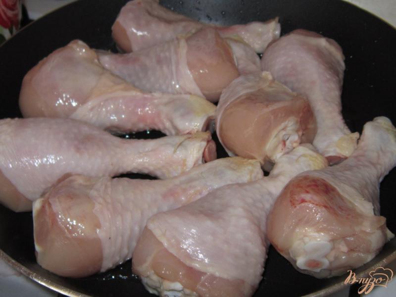 Фото приготовление рецепта: Жареные куриные голени шаг №3