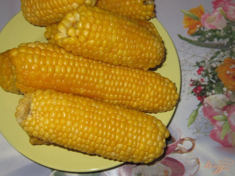 Фото приготовление рецепта: Замороженные вареные початки кукурузы шаг №4
