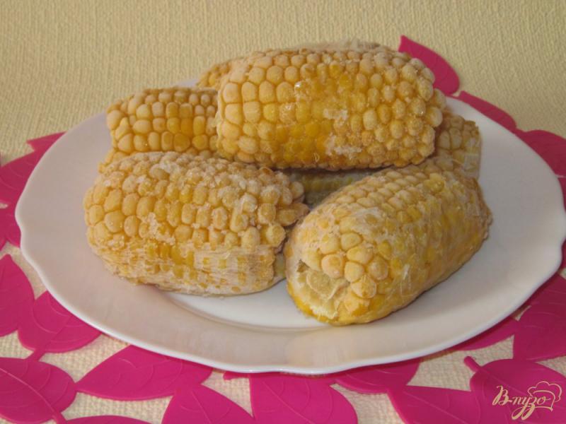 Фото приготовление рецепта: Замороженные вареные початки кукурузы шаг №6