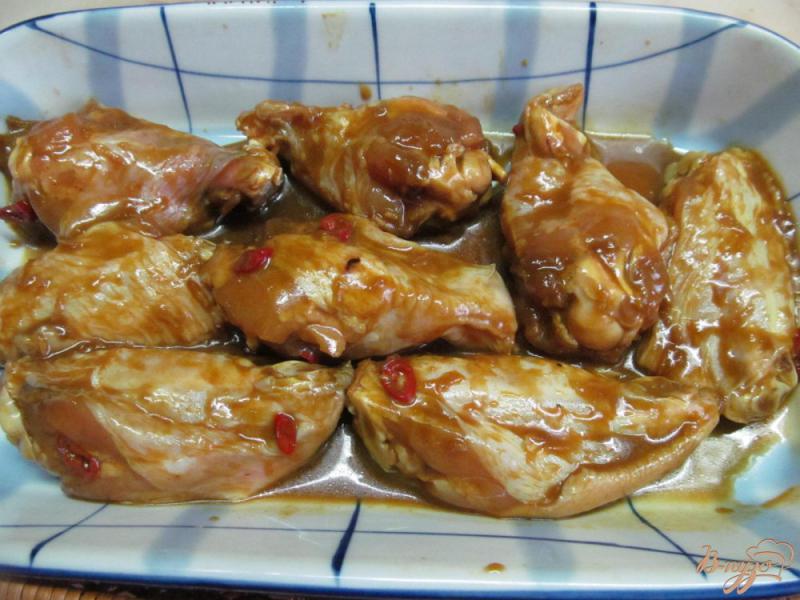 Фото приготовление рецепта: Маринованные куриные крылья запеченные в духовке шаг №5