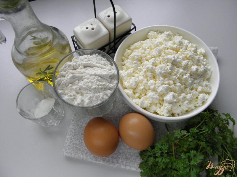 Фото приготовление рецепта: Творожные пирожки с зеленью шаг №1