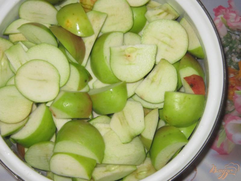 Фото приготовление рецепта: Компот из яблок и слив на зиму шаг №2