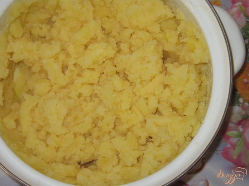 Фото приготовление рецепта: Картофельное пюре на молоке с прованскими травами шаг №4