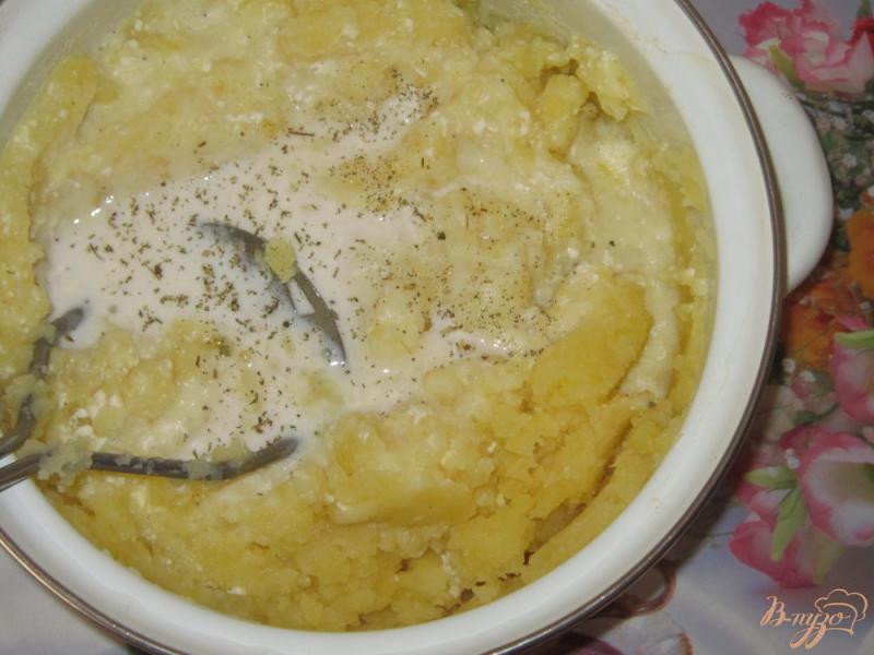 Фото приготовление рецепта: Картофельное пюре на молоке с прованскими травами шаг №6